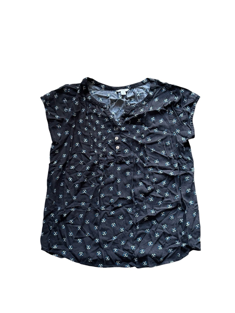✨ Sonoma black
floral blouse with ruffle collar and button front. Size M✨